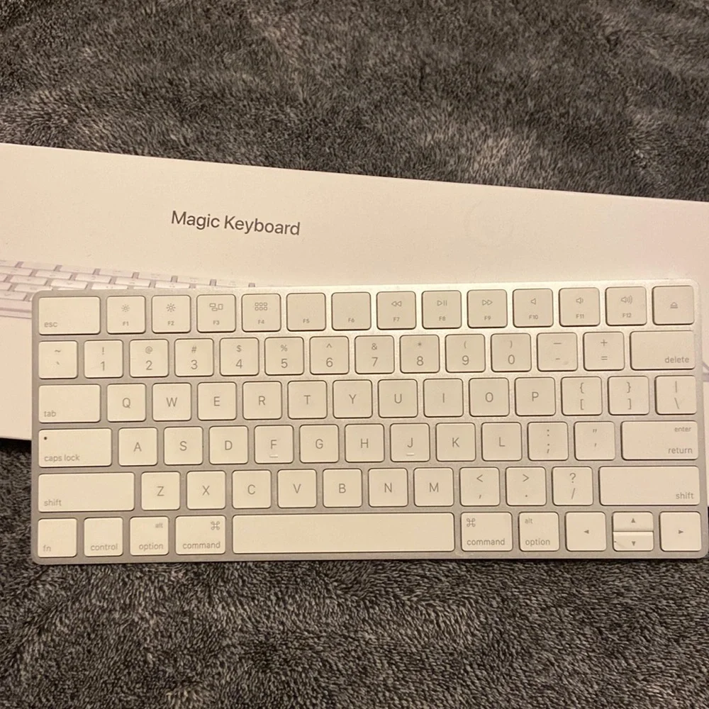 Apple Magic Keyboard - White